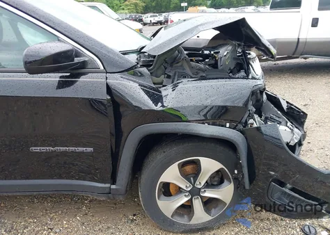 2017 Jeep New Compass Latitude 4X4 из США, поврежденный, VIN 3C4NJDBB5HT607017